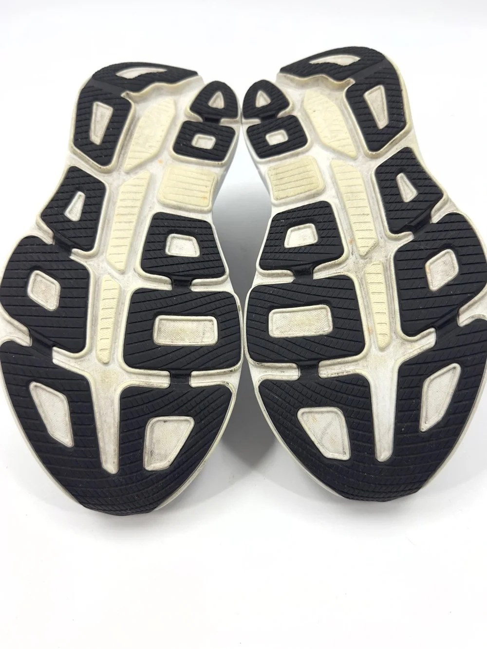 Hoka One One Womens Bondi 9 Sneakers Size 12 Black White Low Top Athletic Shoes